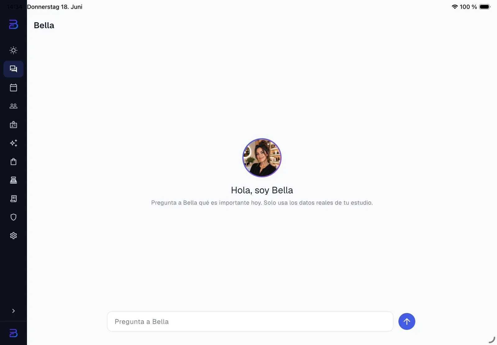 El chat de Bella en Bellora en el iPad con el saludo y el campo de entrada